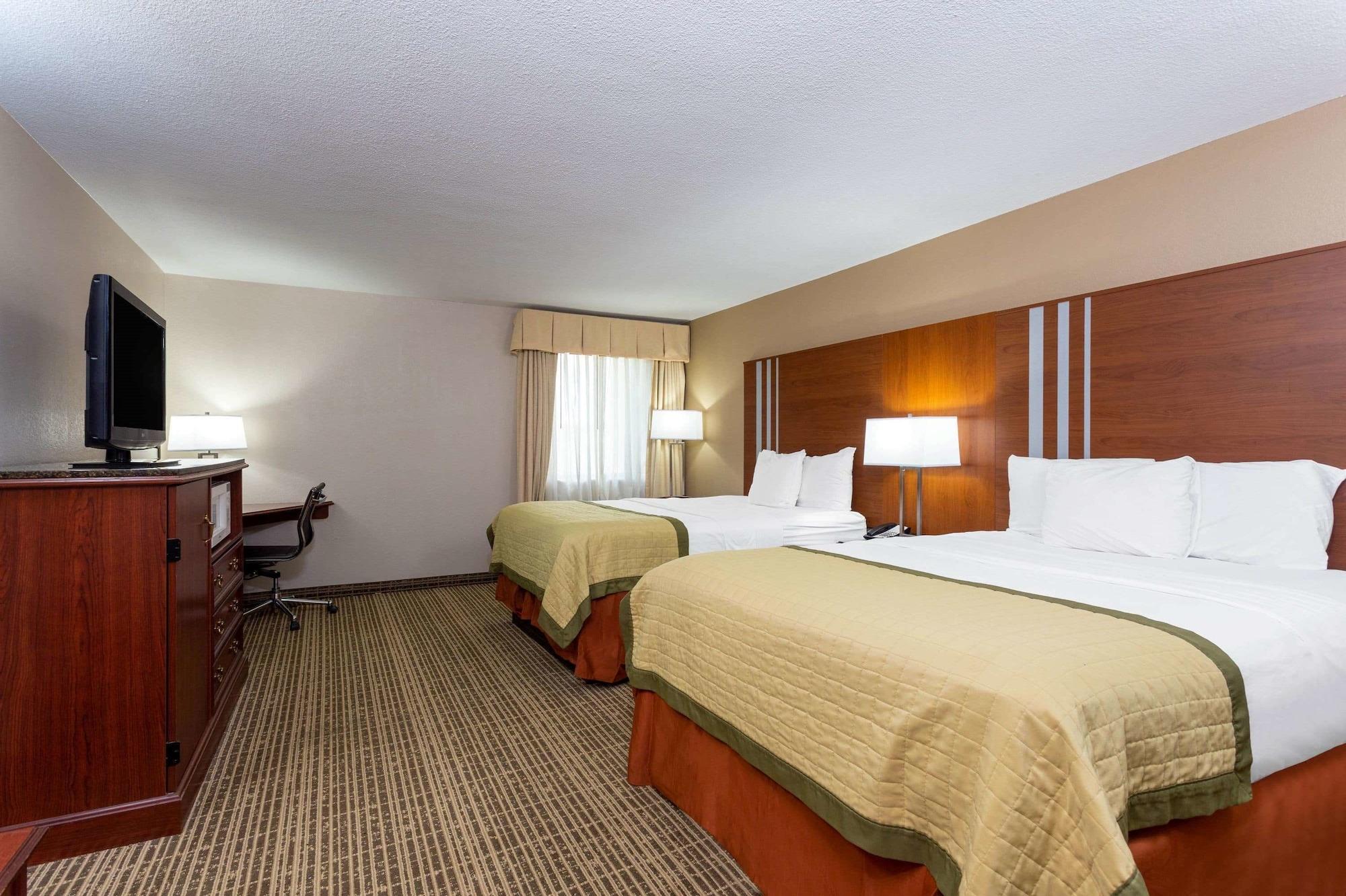 Baymont By Wyndham Elkhart Hotel Exterior photo