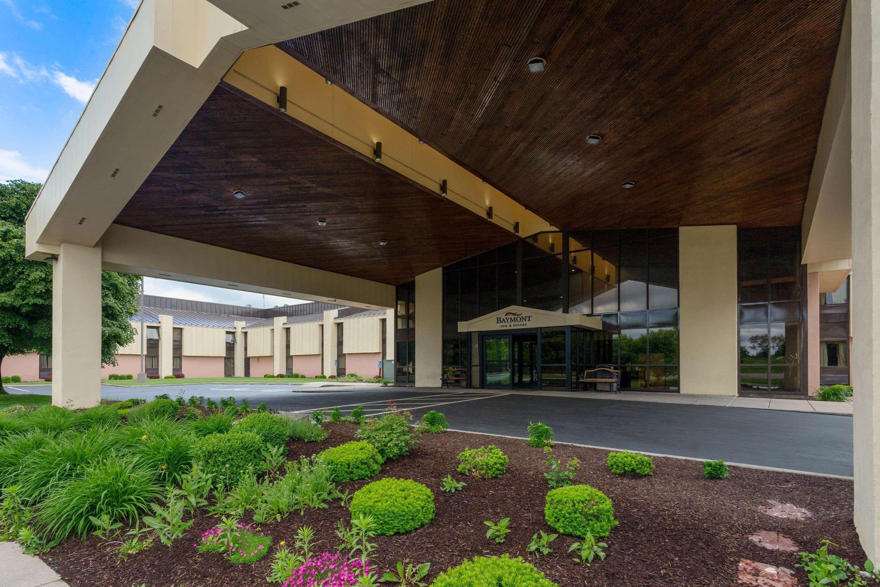 Baymont By Wyndham Elkhart Hotel Exterior photo