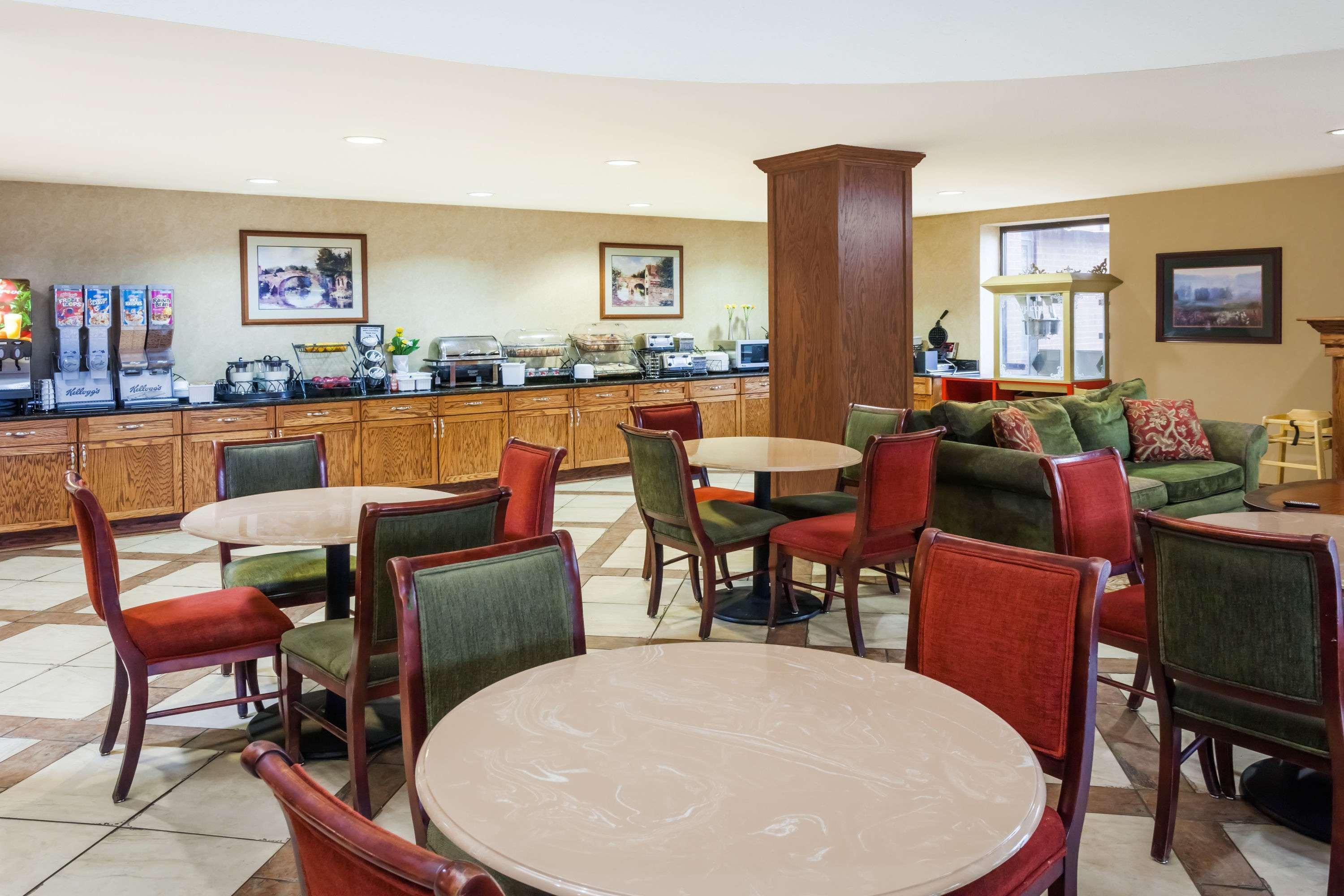 Baymont By Wyndham Elkhart Hotel Exterior photo