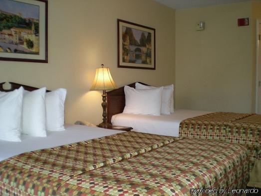 Baymont By Wyndham Elkhart Hotel Room photo